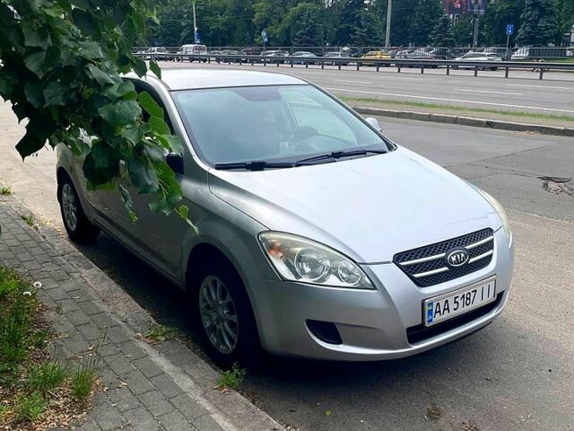 Серый Киа Сид, объемом двигателя 1.4 л и пробегом 154 тыс. км за 5000 $, фото 1 на Automoto.ua
