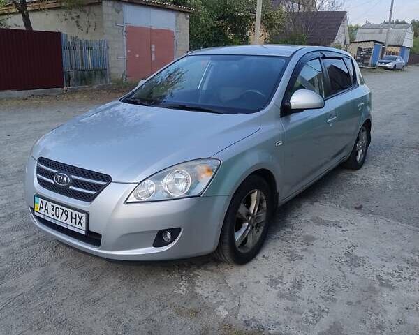 Серый Киа Сид, объемом двигателя 2 л и пробегом 184 тыс. км за 5900 $, фото 1 на Automoto.ua