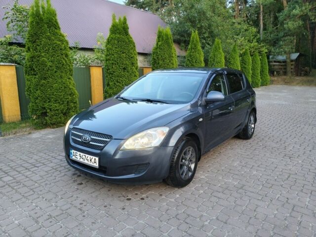 Серый Киа Сид, объемом двигателя 1.4 л и пробегом 261 тыс. км за 3973 $, фото 1 на Automoto.ua