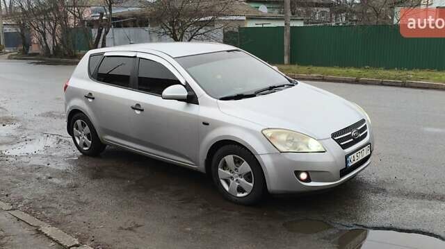 Серый Киа Сид, объемом двигателя 1.6 л и пробегом 220 тыс. км за 4600 $, фото 1 на Automoto.ua