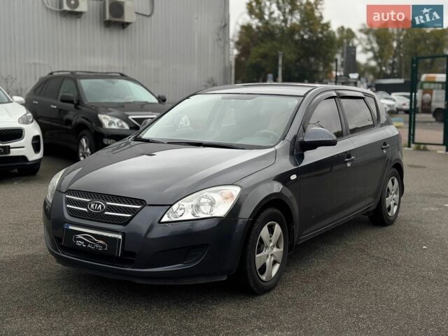Серый Киа Сид, объемом двигателя 1.4 л и пробегом 229 тыс. км за 4600 $, фото 1 на Automoto.ua