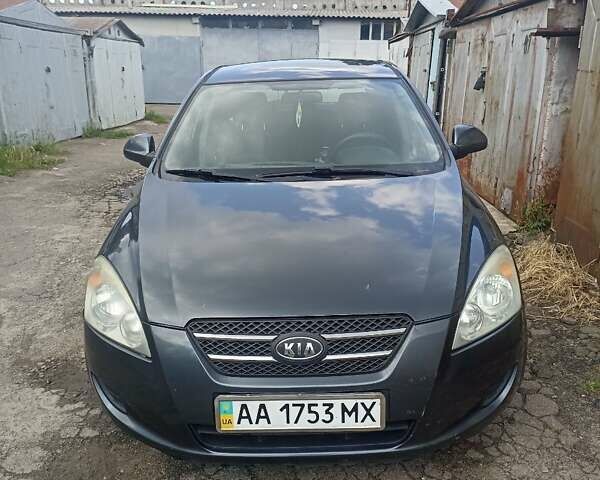 Серый Киа Сид, объемом двигателя 1.59 л и пробегом 230 тыс. км за 5800 $, фото 1 на Automoto.ua