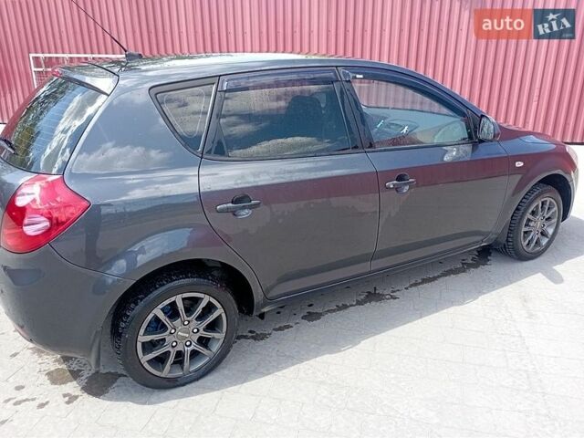 Серый Киа Сид, объемом двигателя 1.4 л и пробегом 260 тыс. км за 4399 $, фото 1 на Automoto.ua