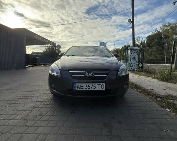Серый Киа Сид, объемом двигателя 1.59 л и пробегом 194 тыс. км за 5750 $, фото 1 на Automoto.ua