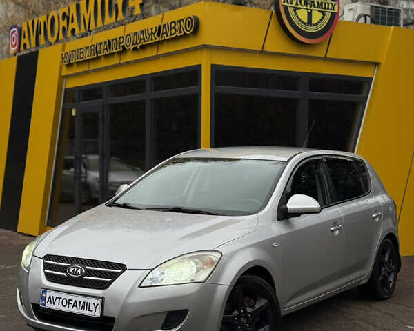 Серый Киа Сид, объемом двигателя 1.4 л и пробегом 274 тыс. км за 3600 $, фото 1 на Automoto.ua