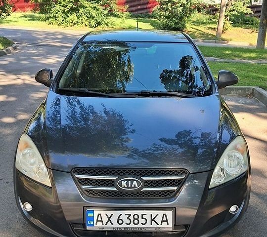 Серый Киа Сид, объемом двигателя 1.59 л и пробегом 285 тыс. км за 5600 $, фото 1 на Automoto.ua