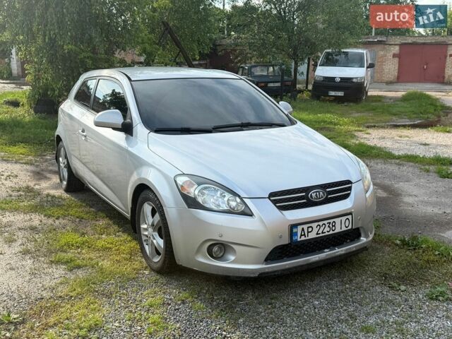 Серый Киа Сид, объемом двигателя 2 л и пробегом 170 тыс. км за 3300 $, фото 1 на Automoto.ua