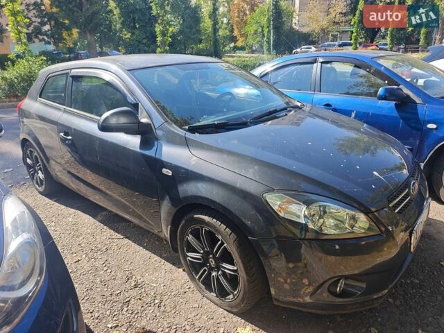 Серый Киа Сид, объемом двигателя 1.4 л и пробегом 200 тыс. км за 4000 $, фото 1 на Automoto.ua