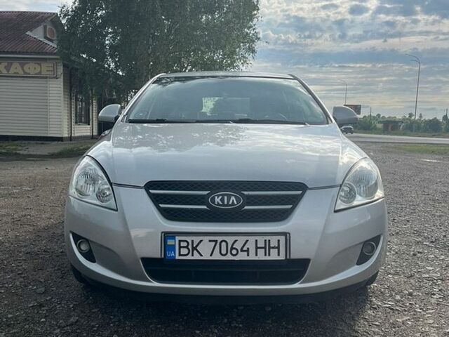 Серый Киа Сид, объемом двигателя 1.58 л и пробегом 346 тыс. км за 4500 $, фото 1 на Automoto.ua
