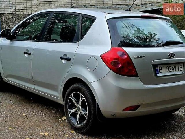 Серый Киа Сид, объемом двигателя 1.6 л и пробегом 278 тыс. км за 5950 $, фото 1 на Automoto.ua