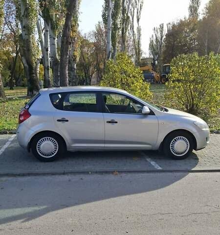 Киа Сид 2008 в Запорожье на Automoto.ua Серый Киа Сид, объемом двигателя 1.59 л и пробегом 225 тыс. км за 4500 $, фото 1 на Automoto.ua