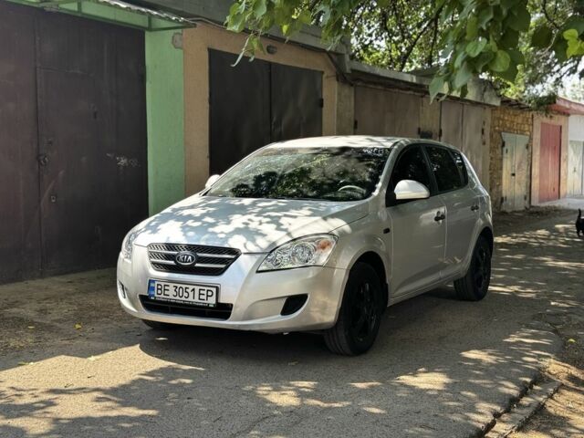 Серый Киа Сид, объемом двигателя 1.6 л и пробегом 256 тыс. км за 4501 $, фото 1 на Automoto.ua