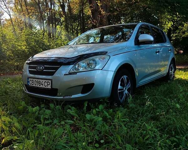 Серый Киа Сид, объемом двигателя 1.4 л и пробегом 314 тыс. км за 5000 $, фото 1 на Automoto.ua