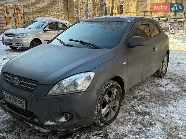 Серый Киа Сид, объемом двигателя 1.6 л и пробегом 240 тыс. км за 5000 $, фото 1 на Automoto.ua