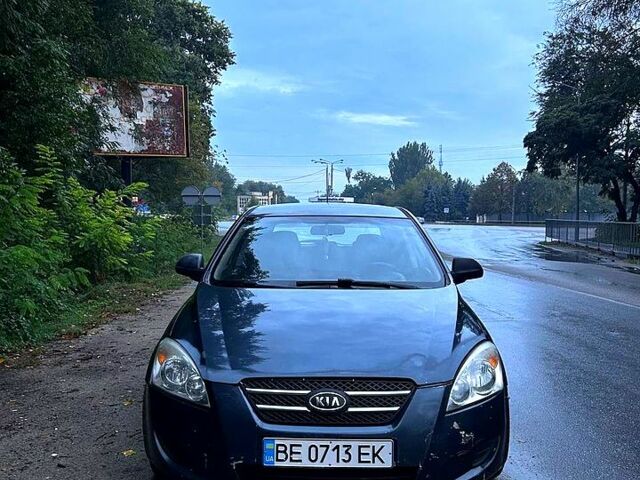 Серый Киа Сид, объемом двигателя 1.6 л и пробегом 250 тыс. км за 3200 $, фото 1 на Automoto.ua