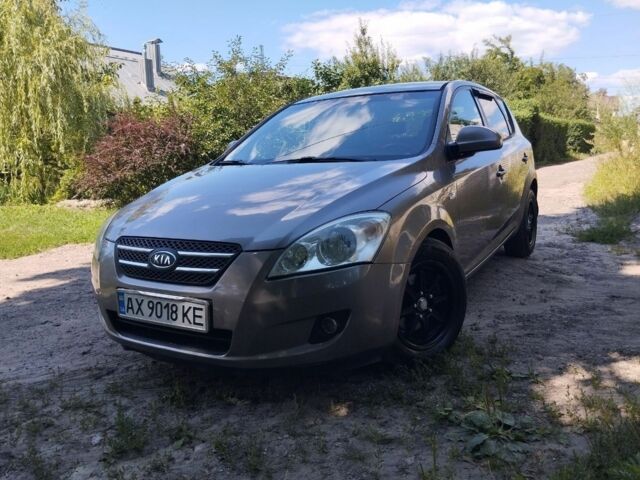 Серый Киа Сид, объемом двигателя 1.6 л и пробегом 180 тыс. км за 5783 $, фото 1 на Automoto.ua