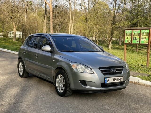 Серый Киа Сид, объемом двигателя 1.6 л и пробегом 250 тыс. км за 4950 $, фото 1 на Automoto.ua