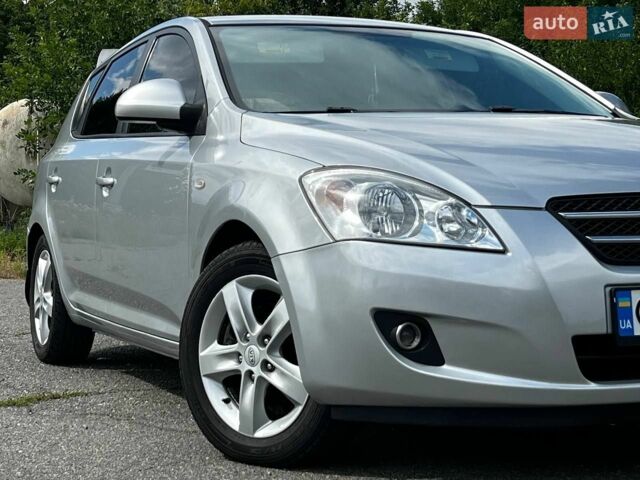 Серый Киа Сид, объемом двигателя 1.58 л и пробегом 248 тыс. км за 5700 $, фото 1 на Automoto.ua