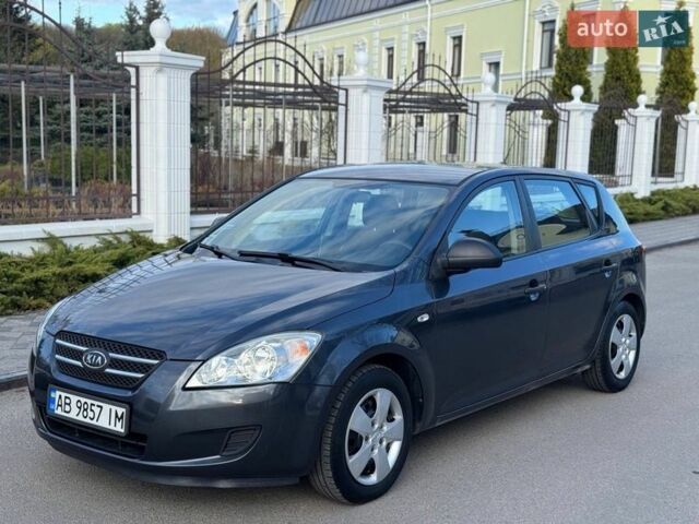 Серый Киа Сид, объемом двигателя 1.4 л и пробегом 240 тыс. км за 4200 $, фото 1 на Automoto.ua