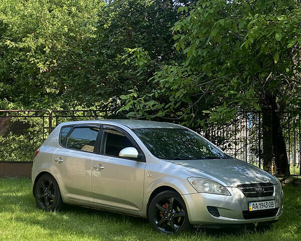 Серый Киа Сид, объемом двигателя 1.4 л и пробегом 273 тыс. км за 4800 $, фото 1 на Automoto.ua