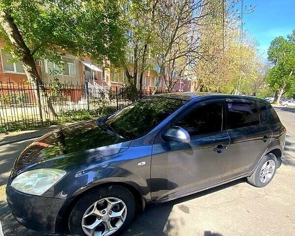 Серый Киа Сид, объемом двигателя 1.6 л и пробегом 255 тыс. км за 6100 $, фото 1 на Automoto.ua