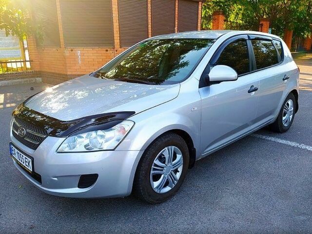 Серый Киа Сид, объемом двигателя 1.6 л и пробегом 154 тыс. км за 2700 $, фото 1 на Automoto.ua