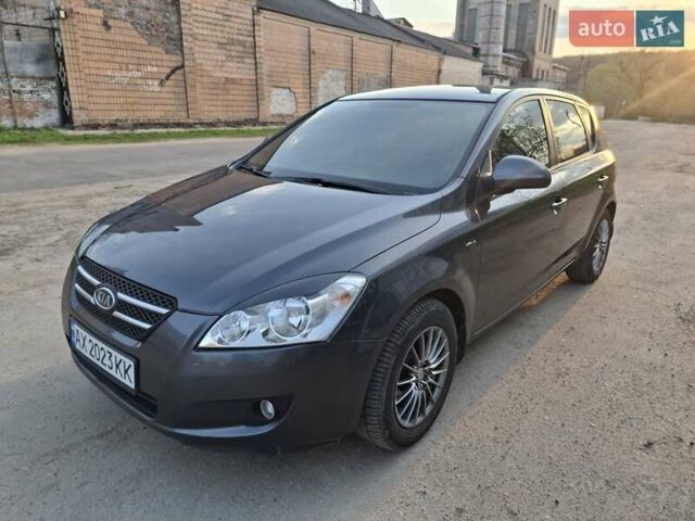 Серый Киа Сид, объемом двигателя 1.59 л и пробегом 253 тыс. км за 5900 $, фото 1 на Automoto.ua