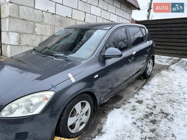 Серый Киа Сид, объемом двигателя 1.6 л и пробегом 249 тыс. км за 3500 $, фото 1 на Automoto.ua