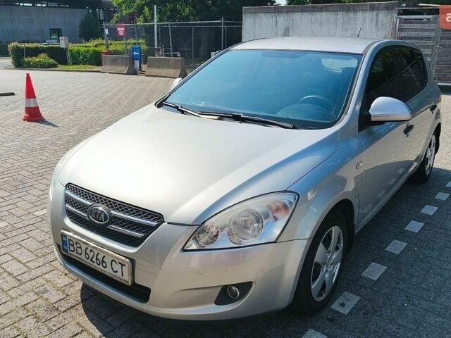 Серый Киа Сид, объемом двигателя 1.4 л и пробегом 160 тыс. км за 4500 $, фото 1 на Automoto.ua