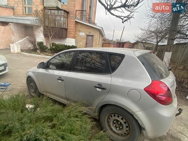 Серый Киа Сид, объемом двигателя 1.58 л и пробегом 347 тыс. км за 3200 $, фото 1 на Automoto.ua