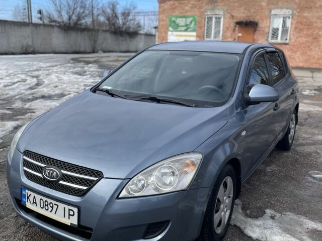 Серый Киа Сид, объемом двигателя 1.4 л и пробегом 320 тыс. км за 5500 $, фото 1 на Automoto.ua