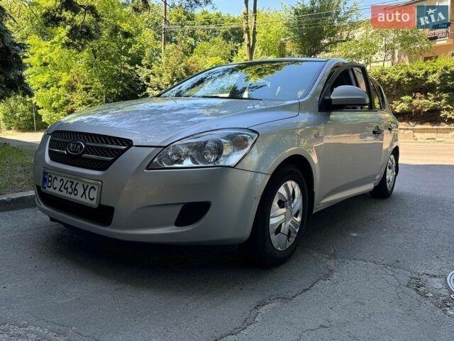 Серый Киа Сид, объемом двигателя 1.4 л и пробегом 198 тыс. км за 4500 $, фото 1 на Automoto.ua