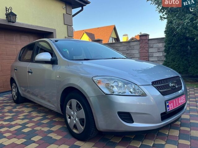 Серый Киа Сид, объемом двигателя 1.4 л и пробегом 188 тыс. км за 5300 $, фото 1 на Automoto.ua