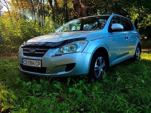 Серый Киа Сид, объемом двигателя 1.4 л и пробегом 314 тыс. км за 5000 $, фото 1 на Automoto.ua