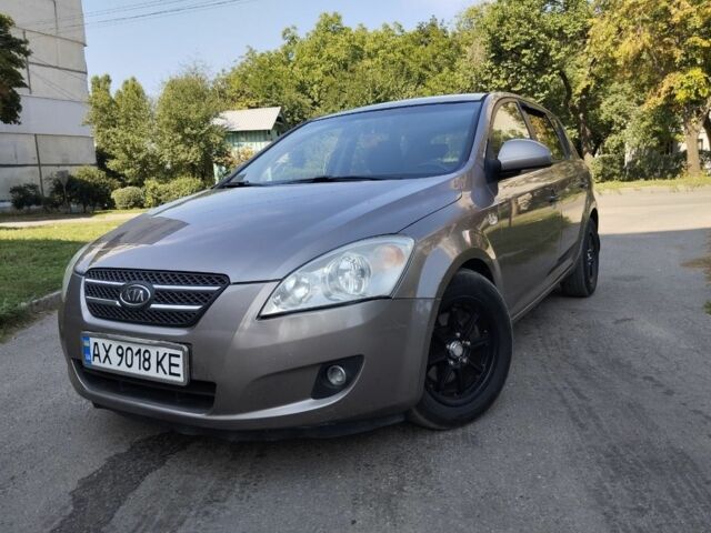 Сірий Кіа Сід, об'ємом двигуна 1.6 л та пробігом 190 тис. км за 5891 $, фото 1 на Automoto.ua