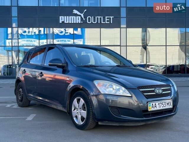 Серый Киа Сид, объемом двигателя 1.59 л и пробегом 231 тыс. км за 5700 $, фото 1 на Automoto.ua