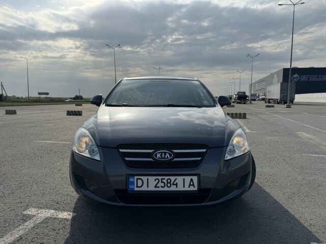 Серый Киа Сид, объемом двигателя 1.4 л и пробегом 199 тыс. км за 5550 $, фото 1 на Automoto.ua