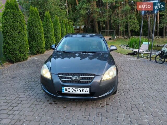 Сірий Кіа Сід, об'ємом двигуна 1.4 л та пробігом 245 тис. км за 3950 $, фото 1 на Automoto.ua