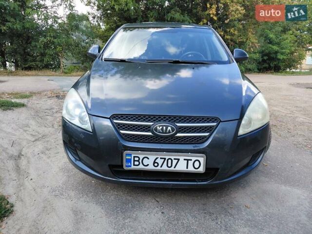 Серый Киа Сид, объемом двигателя 1.6 л и пробегом 200 тыс. км за 5900 $, фото 1 на Automoto.ua