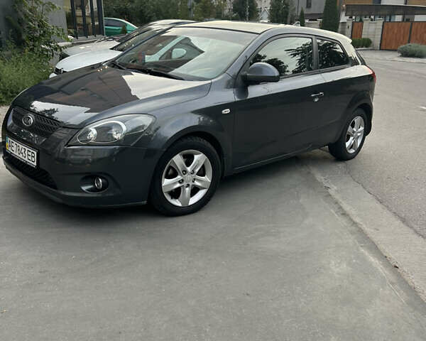 Серый Киа Сид, объемом двигателя 1.6 л и пробегом 210 тыс. км за 5500 $, фото 1 на Automoto.ua