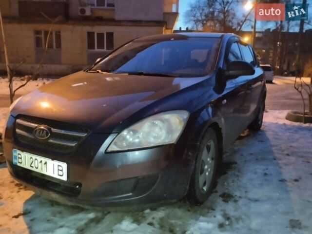 Серый Киа Сид, объемом двигателя 1.59 л и пробегом 280 тыс. км за 4500 $, фото 1 на Automoto.ua