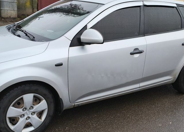 Серый Киа Сид, объемом двигателя 1.6 л и пробегом 208 тыс. км за 4800 $, фото 1 на Automoto.ua