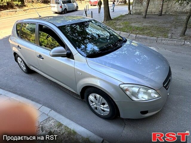 Серый Киа Сид, объемом двигателя 1.4 л и пробегом 200 тыс. км за 4000 $, фото 1 на Automoto.ua