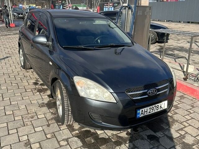 Серый Киа Сид, объемом двигателя 1.4 л и пробегом 360 тыс. км за 4700 $, фото 1 на Automoto.ua