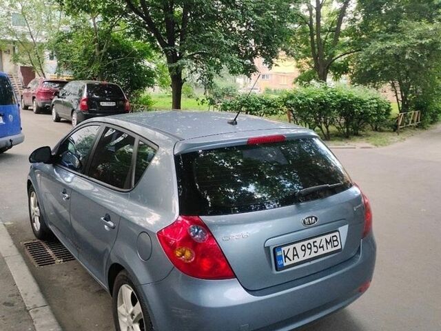 Серый Киа Сид, объемом двигателя 1.59 л и пробегом 250 тыс. км за 5500 $, фото 1 на Automoto.ua