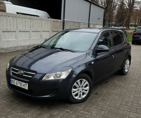 Серый Киа Сид, объемом двигателя 1.6 л и пробегом 201 тыс. км за 5300 $, фото 1 на Automoto.ua