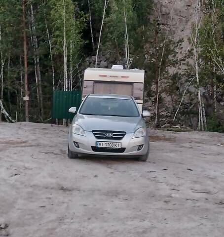 Серый Киа Сид, объемом двигателя 2 л и пробегом 292 тыс. км за 8000 $, фото 1 на Automoto.ua