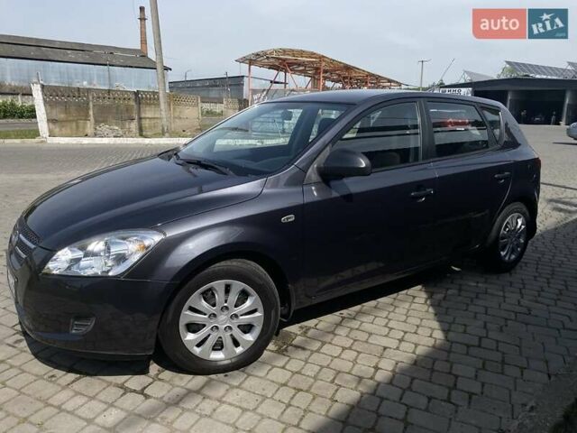 Серый Киа Сид, объемом двигателя 1.4 л и пробегом 145 тыс. км за 7500 $, фото 1 на Automoto.ua