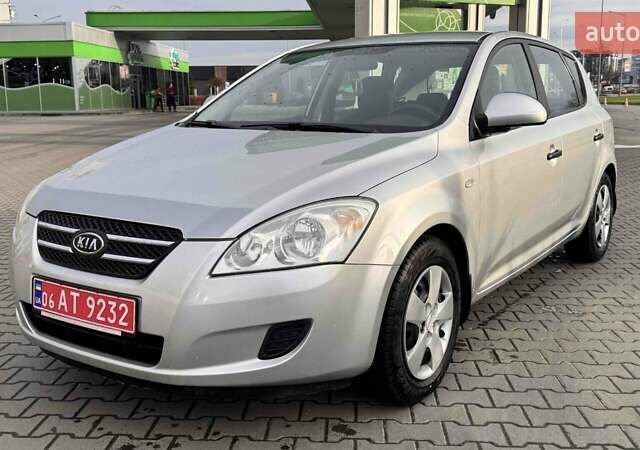 Серый Киа Сид, объемом двигателя 1.6 л и пробегом 216 тыс. км за 5900 $, фото 1 на Automoto.ua