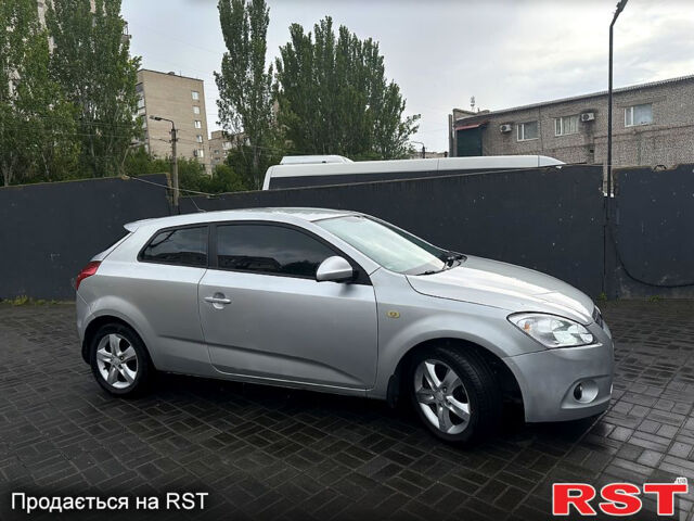 Серый Киа Сид, объемом двигателя 1.6 л и пробегом 236 тыс. км за 4900 $, фото 1 на Automoto.ua